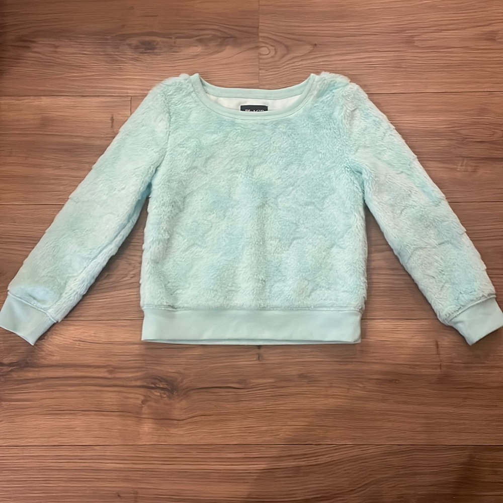Place Mint Green Fuzzy Star Top. Size Small (5/6).